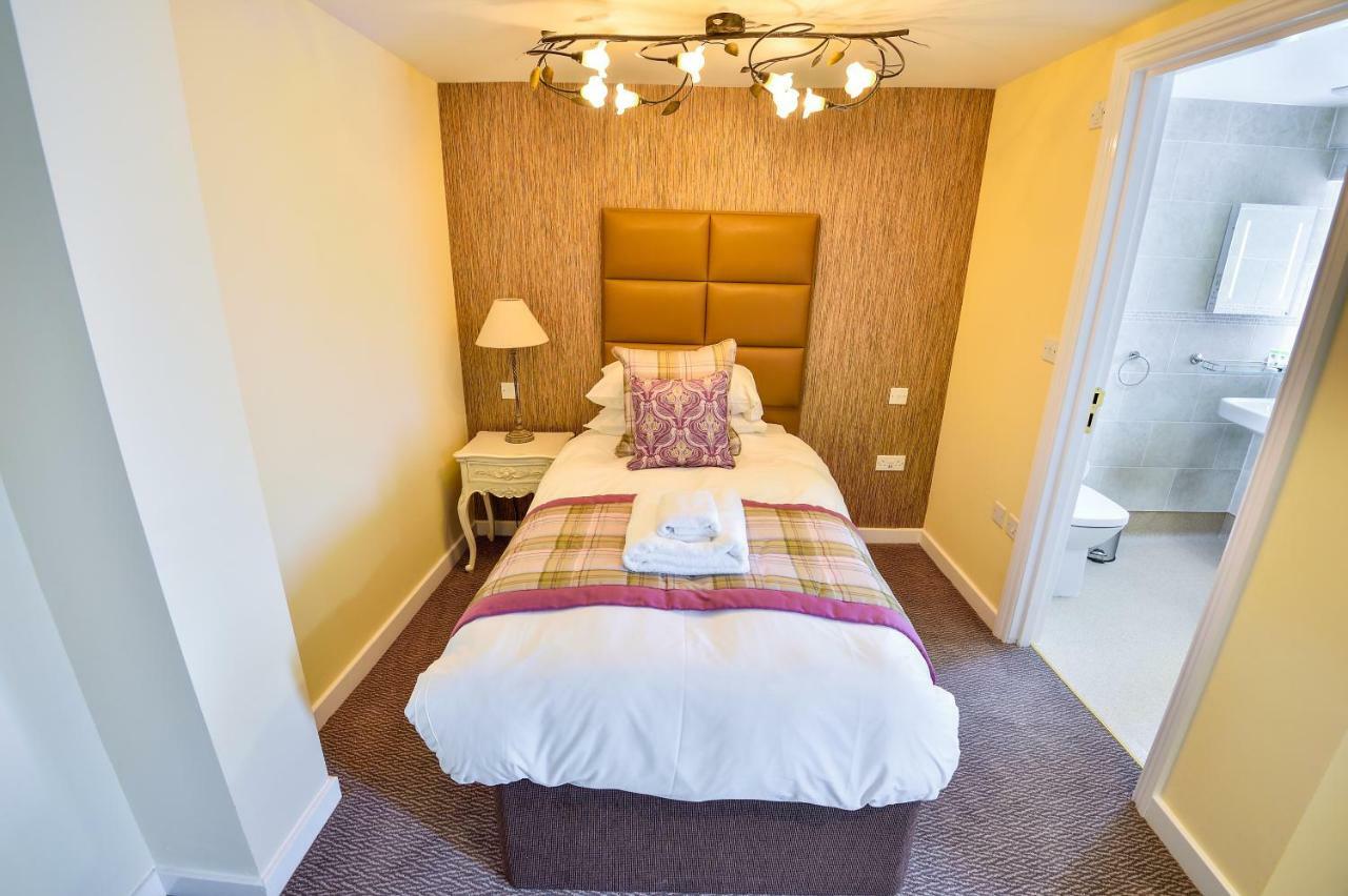 The George Hotel Axminster Extérieur photo