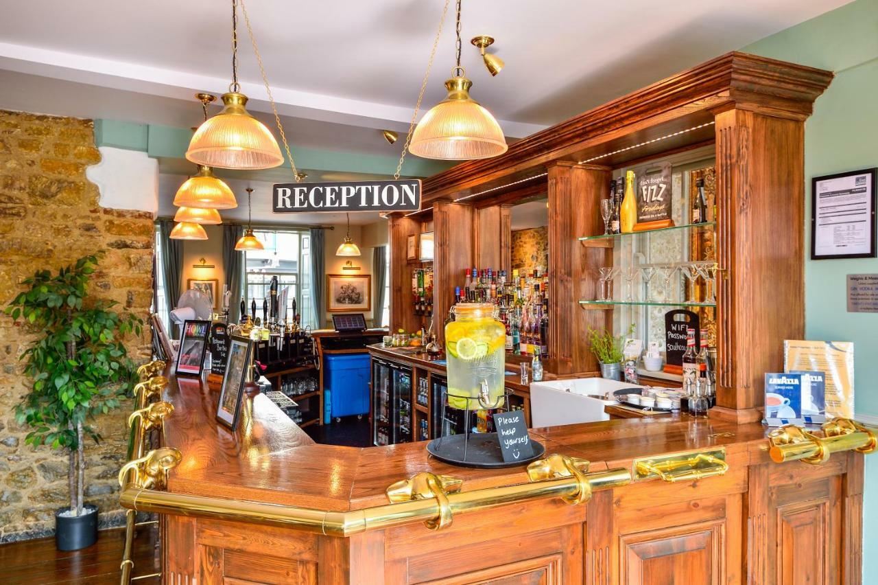 The George Hotel Axminster Extérieur photo